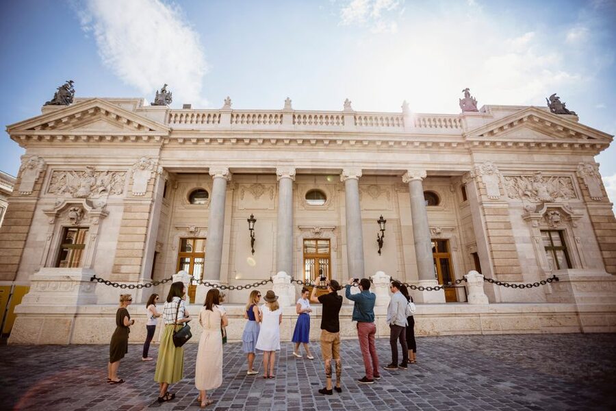 Budapest: Buda Castle Walk with Saint Stephen's Hall - Szent György tér and the royal story