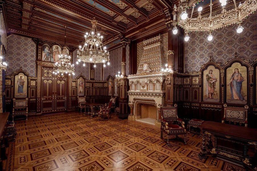 Budapest: Buda Castle Walk with Saint Stephen's Hall - Starting at Savoy Terrace beside the National Gallery