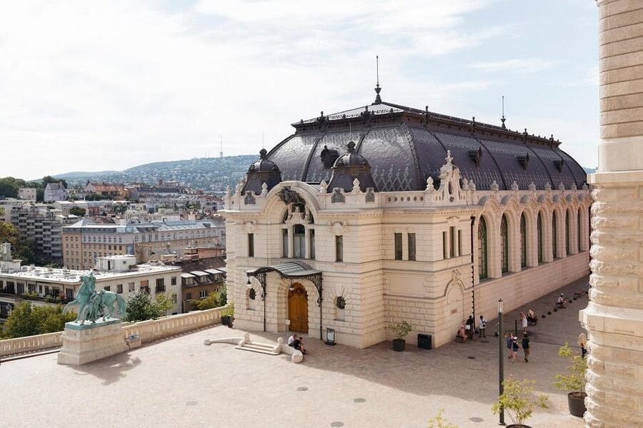 Budapest: Buda Castle Walking Tour & Folk Music Performance - Why this Buda tour feels different