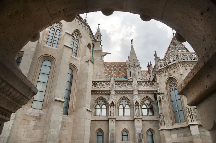 Budapest: Buda Castle Walking Tour in German - Starting at Holy Trinity Square and Matthias Church