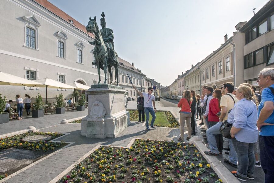 Budapest: Buda Walking Tour - The former Royal Palace and presidential views