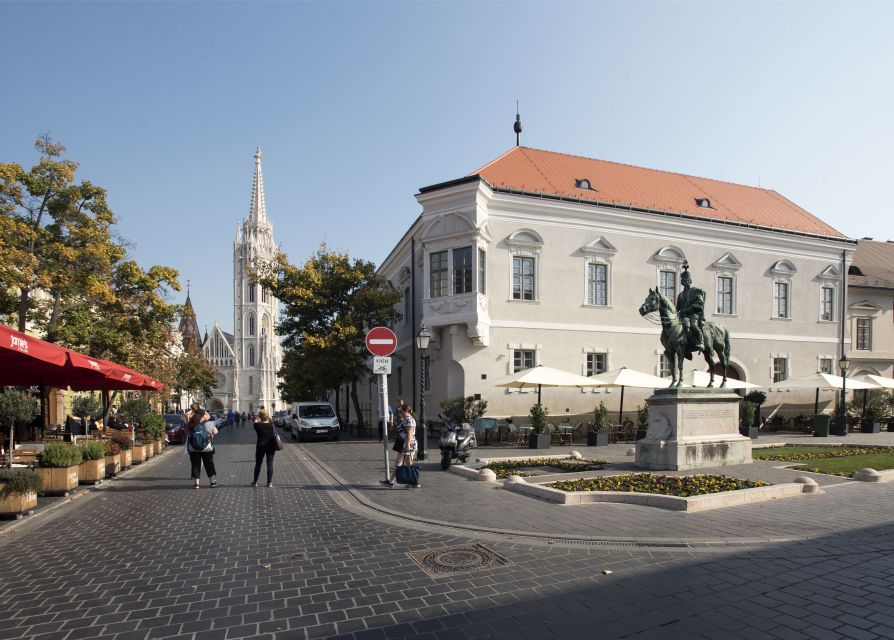 Budapest: Buda Walking Tour - Holy Trinity Square as a history lesson