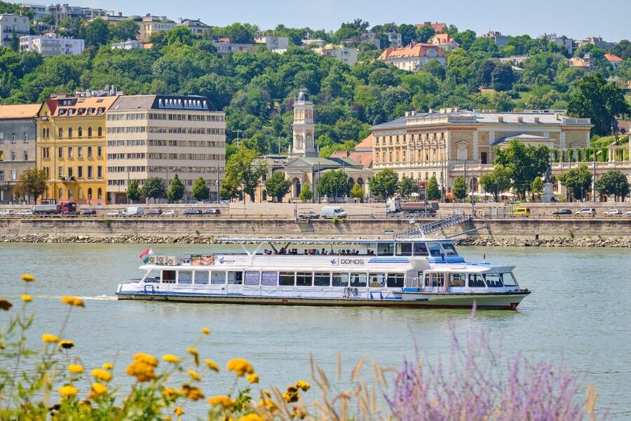 Budapest By Night Sightseeing Cruise - Seating, Decks, Warmth, and Onboard Comfort