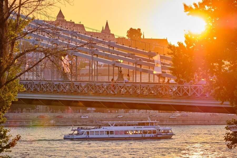 Budapest By Night Sightseeing Cruise - The Audio Guide Limitation
