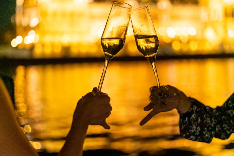 Budapest: Candlelit Dinner River Cruise with Live Music - Should you book the Budapest candlelit cruise?