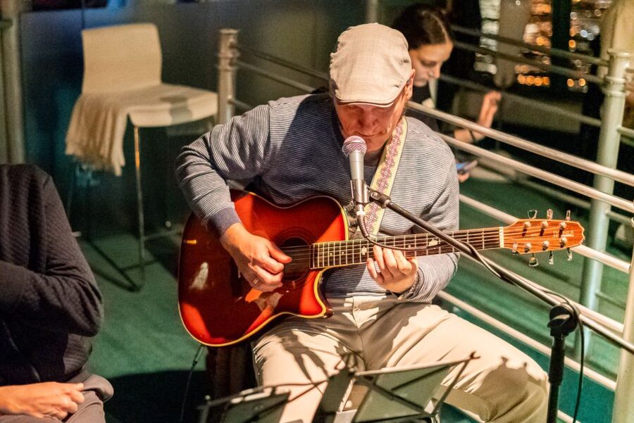 Budapest: Candlelit Dinner River Cruise with Live Music - Who should book this dinner cruise