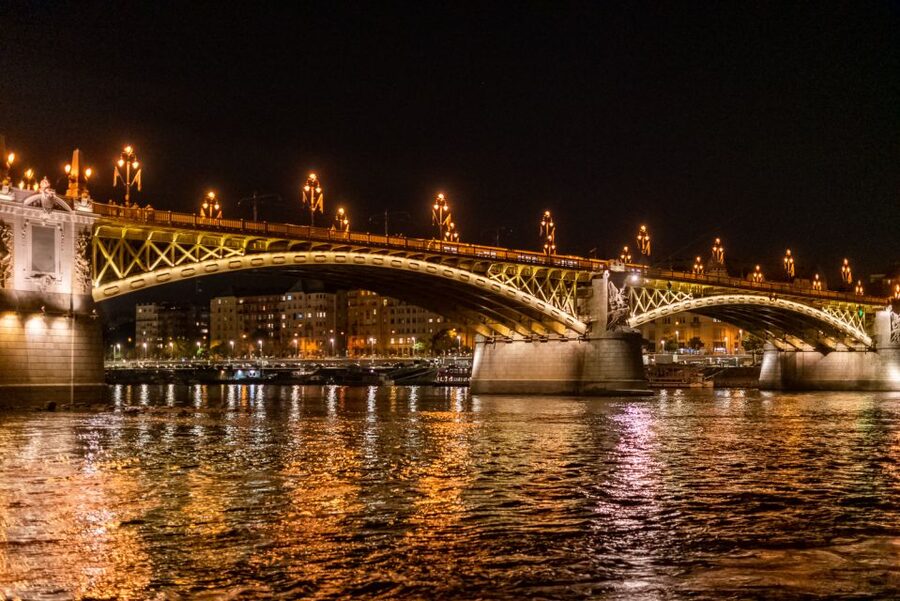 Budapest: Candlelit Dinner River Cruise with Live Music - Practical tips for a smoother evening