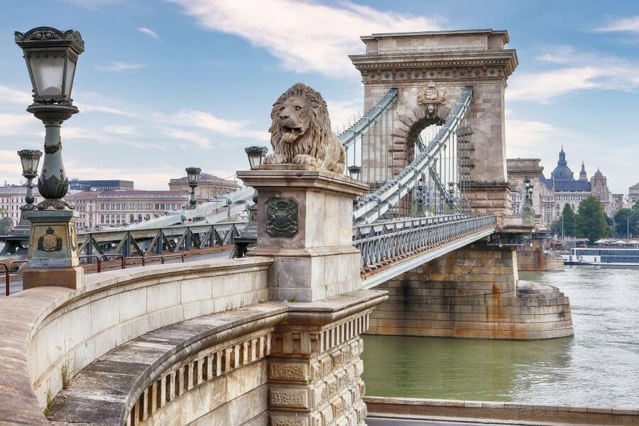 Budapest: Capture the most Photogenic Spots with a Local - Starting at St. Stephen’s Basilica