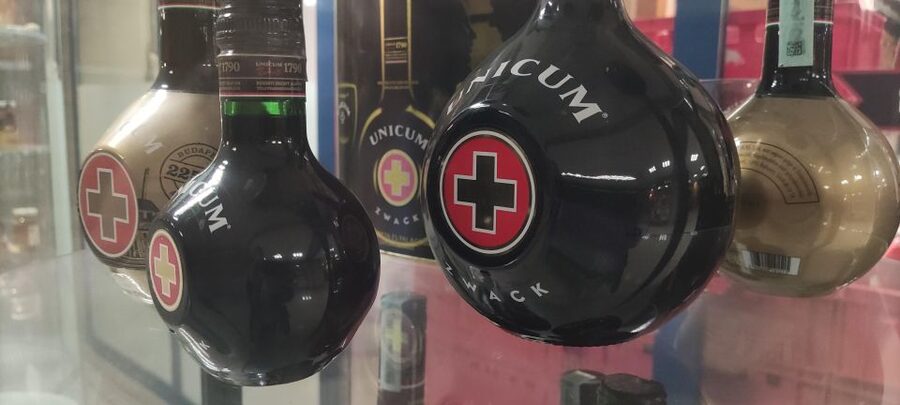 Budapest: Central Market Hall Guided Food Tour with Tastings - Hungarian wine, pálinka, and the fröccs tradition