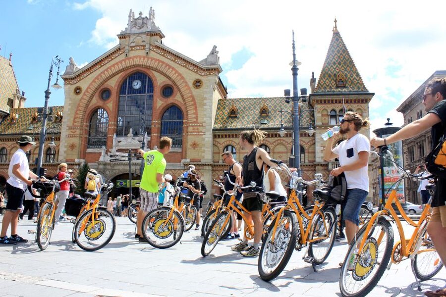 Budapest: City Bike Tour with Coffee Stop - The coffee, pastry, and refreshment stop