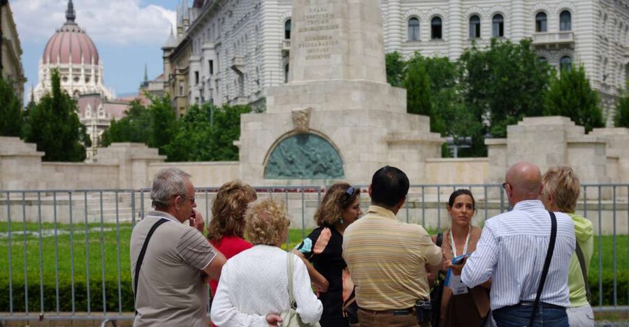 Budapest: City Center Walking Tour - Pesti Vigado and Vorosmarty Square