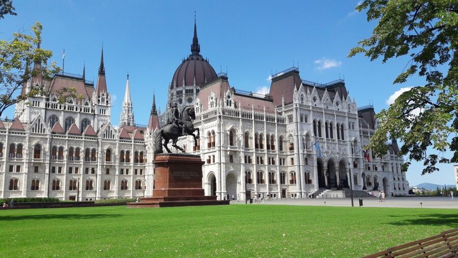Budapest: City Center Walking Tour - The guides make the difference