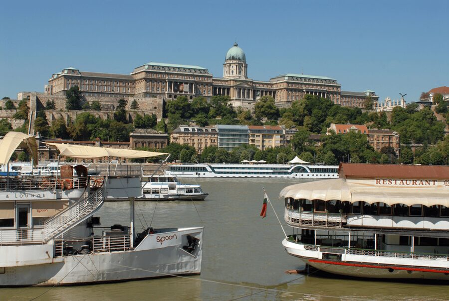 Budapest: City Discovery Tour - Starting near the Danube and finding the bus