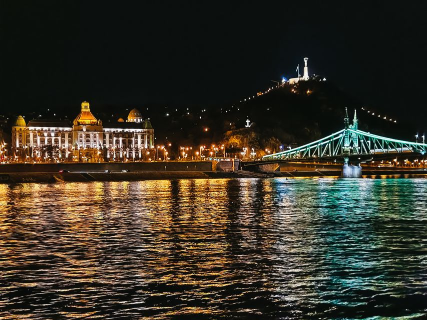 Budapest: City Highlights Cruise with Welcome Drink - Day cruise or night cruise?