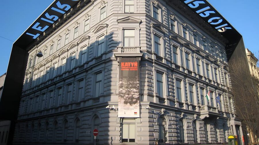 Budapest: City Highlights Walking Tour - Vajdahunyad Castle’s architectural mix