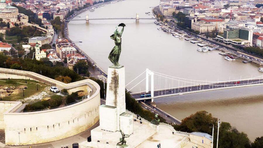 Budapest: City Highlights Walking Tour - Crossing the story to Buda at Fishermen’s Bastion