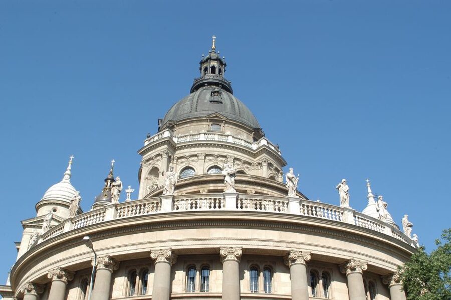 Budapest: Classical Music Concerts in St Stephen's Basilica - Finding the entrance without losing your patience