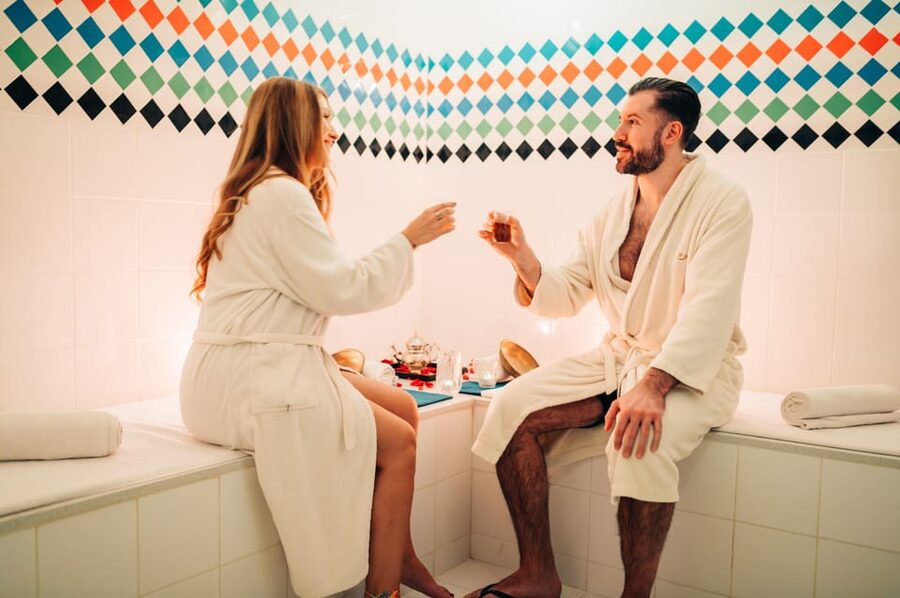 Budapest: Couple Holistic Swedish Massage with Jacuzzi Time - Drinks, snacks, and a possible romantic add-on