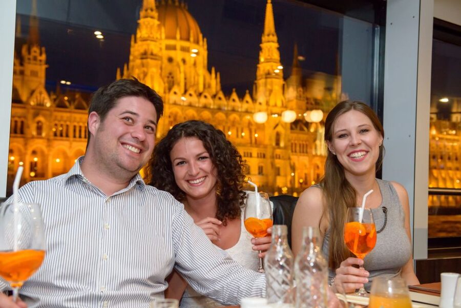 Budapest: Danube Drink and Piano Show - Buda Castle and the first Danube views