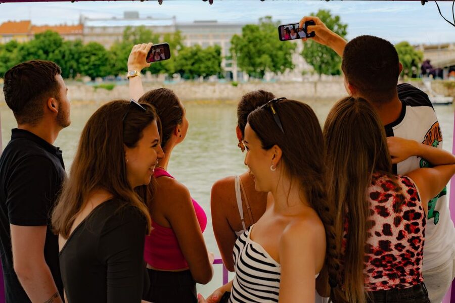 Budapest: Danube River City Lights Express Cruise - Gellért Hill, Liberty Bridge, and the Buda side