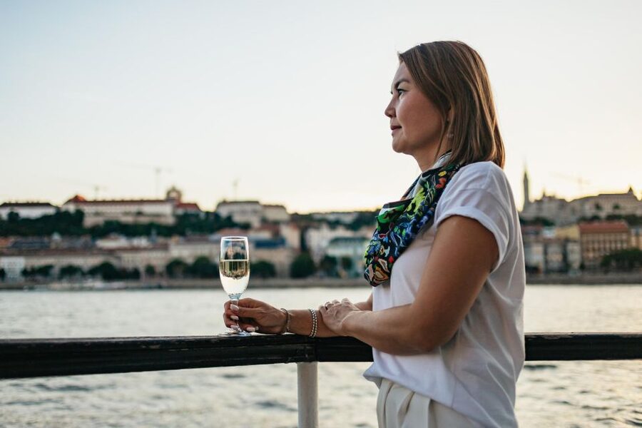 Budapest: Danube River Cruise with Dinner and Prosecco - Should you book the Gróf Széchenyi dinner cruise?