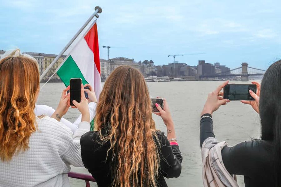 Budapest: Danube River Sightseeing Cruise with Audio Guide - Central Market Hall and the return route