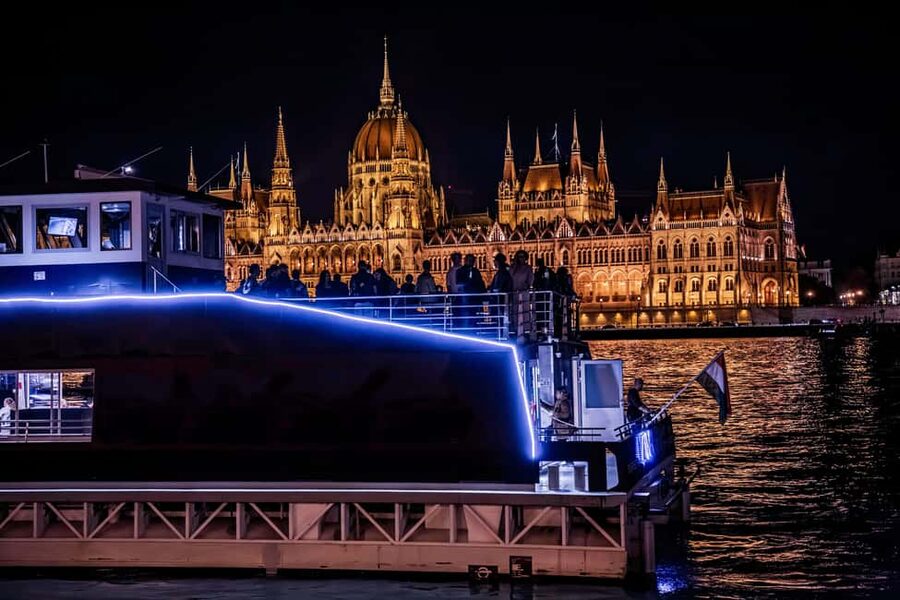 Budapest: Danube River Sightseeing Cruise with Audio Guide - The practical details that affect your decision