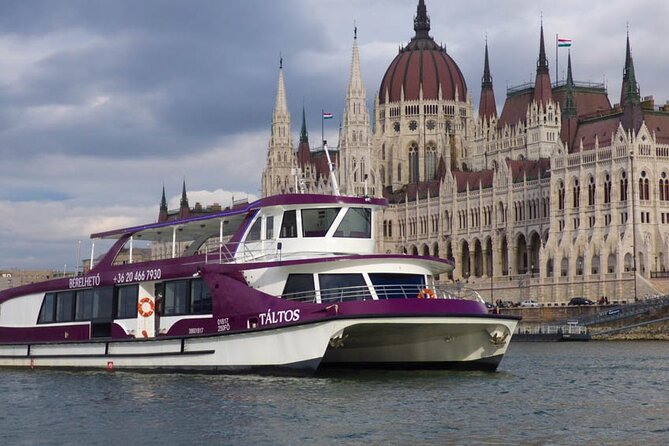 Budapest Danube Sightseeing Cruise with Unlimited Drinks - The Chain Bridge and Gresham Palace