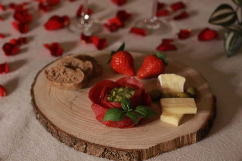 BUDAPEST, Day Spa : Couples Massage with Roses Bubble Bath - What this Budapest spa package actually offers