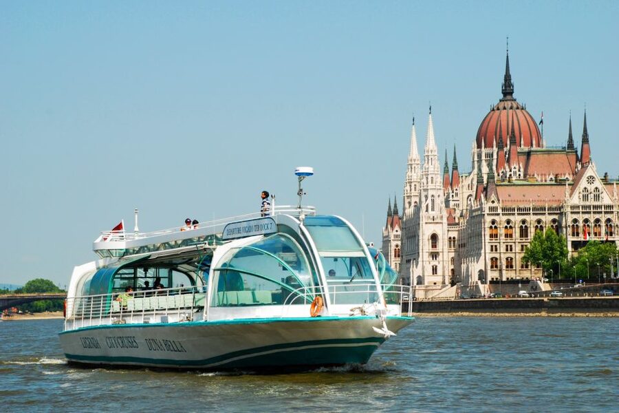 Budapest: Daytime Sightseeing Boat Cruise - The multilingual audio guide