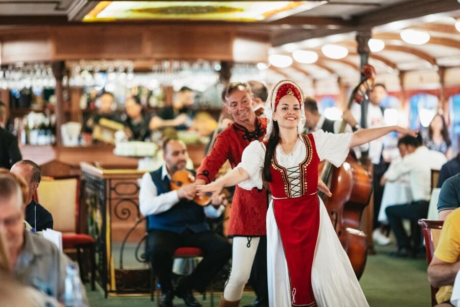 Budapest: Dinner Cruise with Live Music and Folk Dance Show - Margaret Bridge and the changing river views
