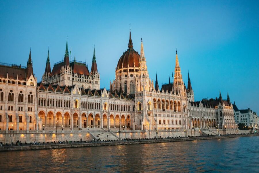 Budapest: Dinner Cruise with Live Music and Folk Dance Show - Citadella and Gellért Hill from the river