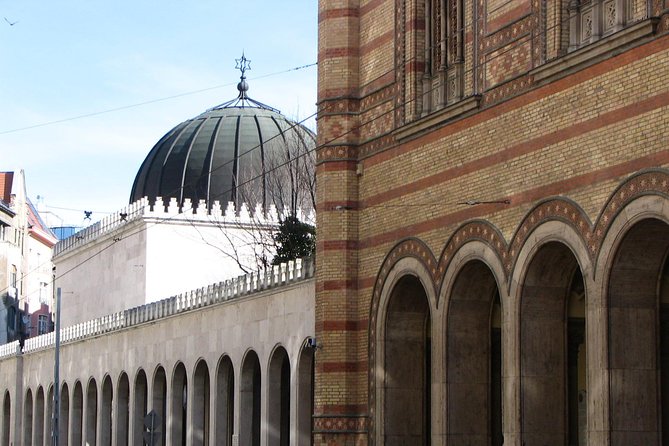 Budapest Dohany, Heroes', Rumbach synagogues & Jewish Ghetto Tour - How Much Walking and Talking Should You Expect?