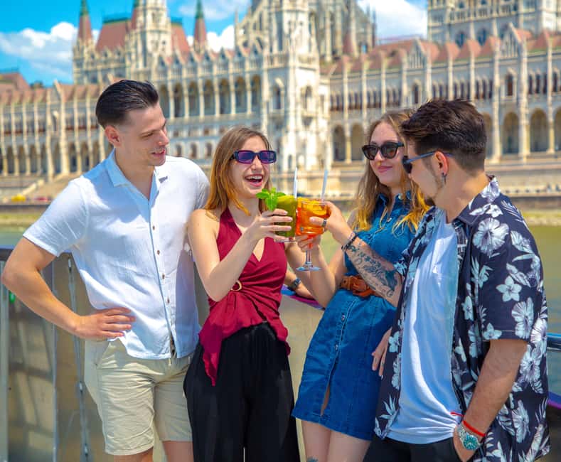 Budapest: Downtown Budapest Cocktail Cruise - Boarding beside Elizabeth Bridge