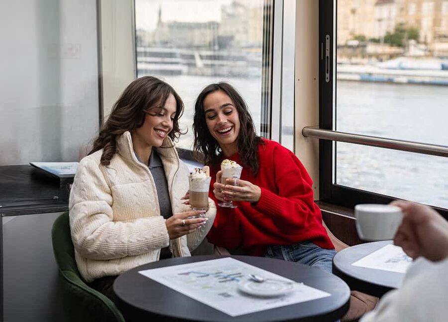 Budapest: Downtown Budapest Unlimited Booze Cruise - A short cruise with a clear purpose
