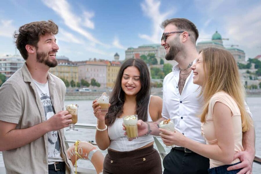 Budapest: Downtown Budapest Unlimited Booze Cruise - Sunset or nighttime?