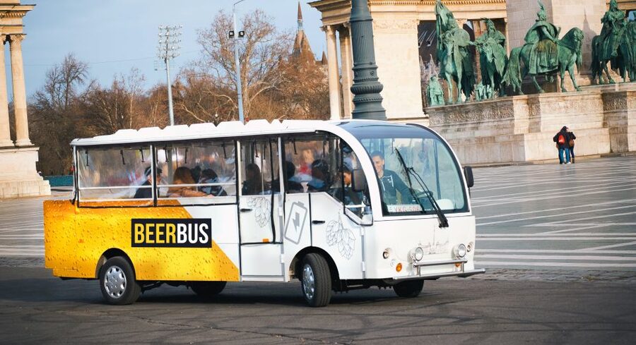 Budapest: eBeerBus Sightseeing Tour - Széchenyi Thermal Bath and Vajdahunyad Castle