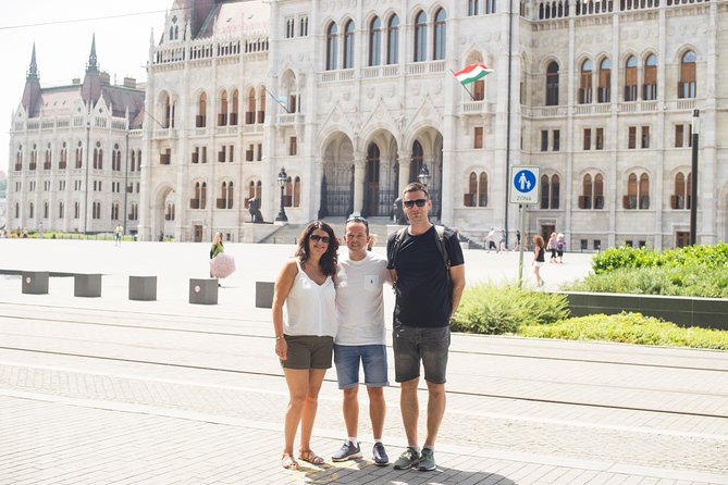 Budapest Essential Walk&Food tasting - Down Castle Hill and along the Chain Bridge