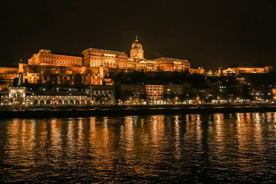 Budapest: Evening Cruise including Drinks and Live Music - The National Theatre and the return along the Danube