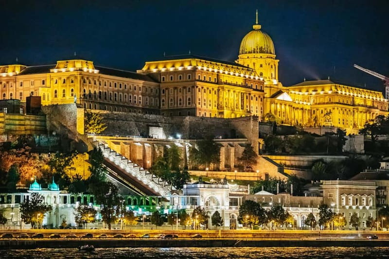 Budapest: Evening Cruise with 4-Course Dinner - Watching Budapest change at sunset