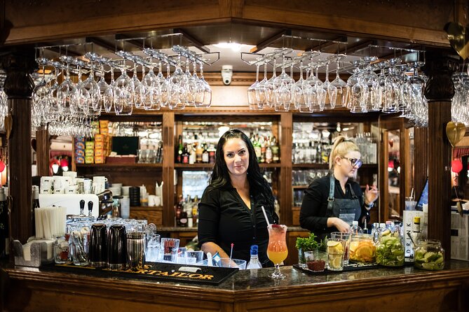 Budapest Evening Cruise with Entertainment and Drink Options - The Chain Bridge and the Castle District