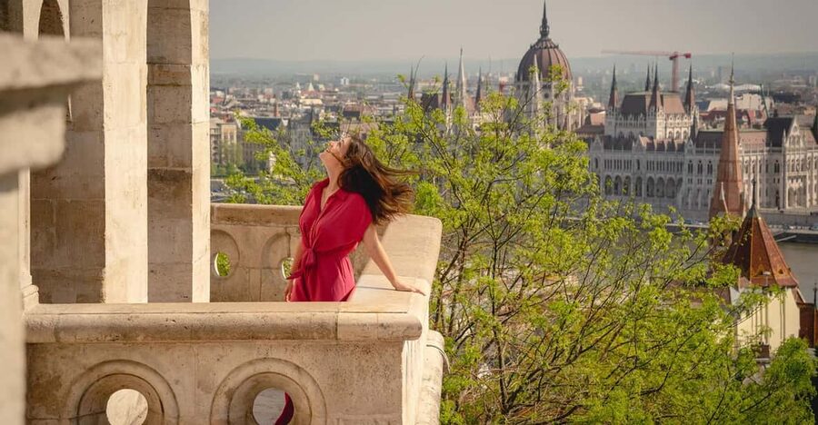 Budapest: Fast Private Photoshoot at Fisherman's Bastion - Posing help for people who are not models