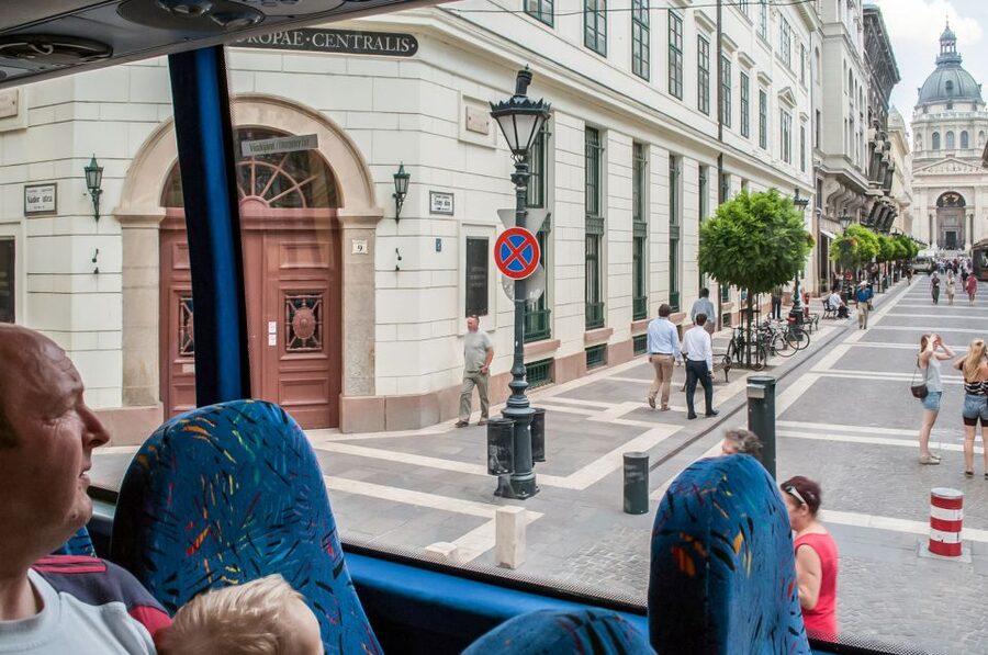 Budapest: Floating Bus Tour by Land and Water - The road tour through central Budapest