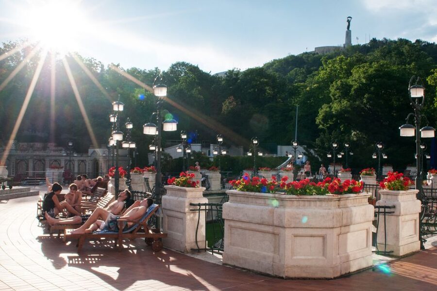 Budapest: Full-Day Gellért Spa Ticket - Lockers, Cabins, and Getting Comfortable