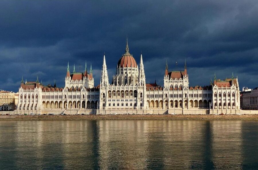 Budapest Full-Day Private Guide Services - What the guide adds to the day