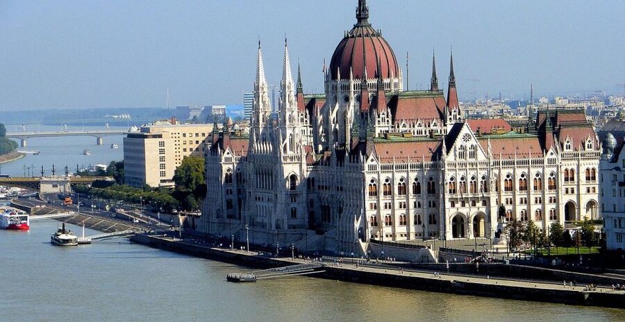Budapest Full-Day Private Guide Services - Building a classic Budapest introduction