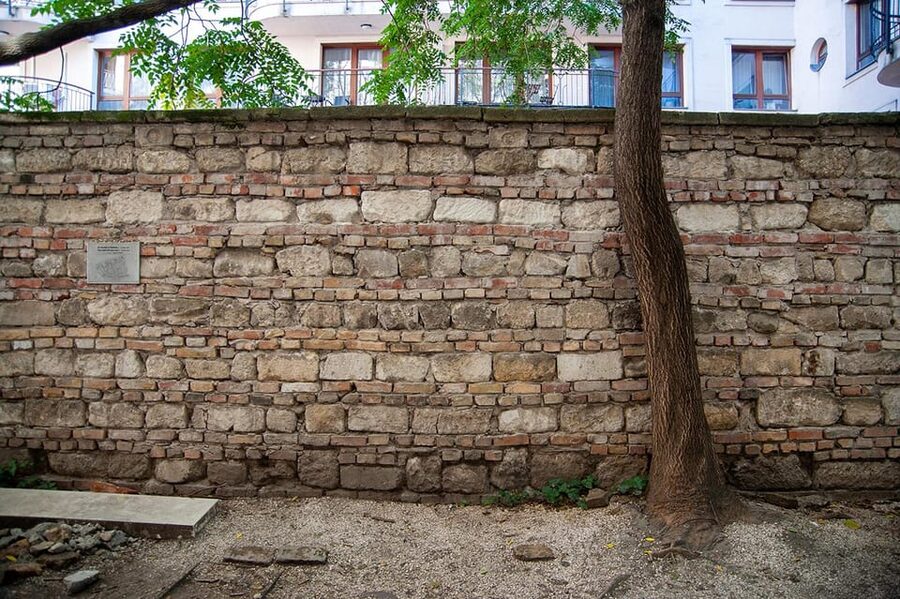 Budapest: Ghetto Wall Exhibition Tour with History Guide - Should you book the Ghetto Wall Exhibition Tour?