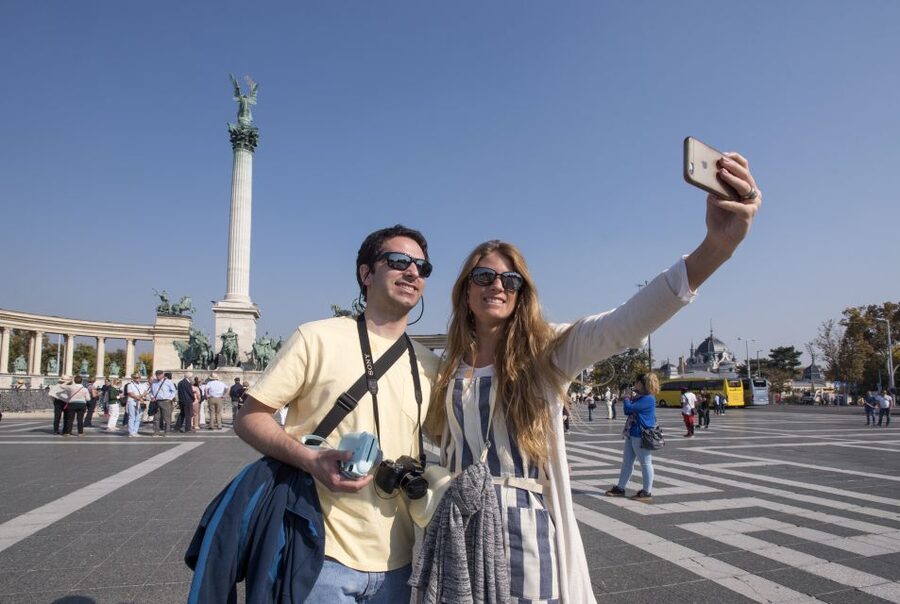 Budapest: Grand City Tour with Parliament Visit - The Great Synagogue and the road to City Park