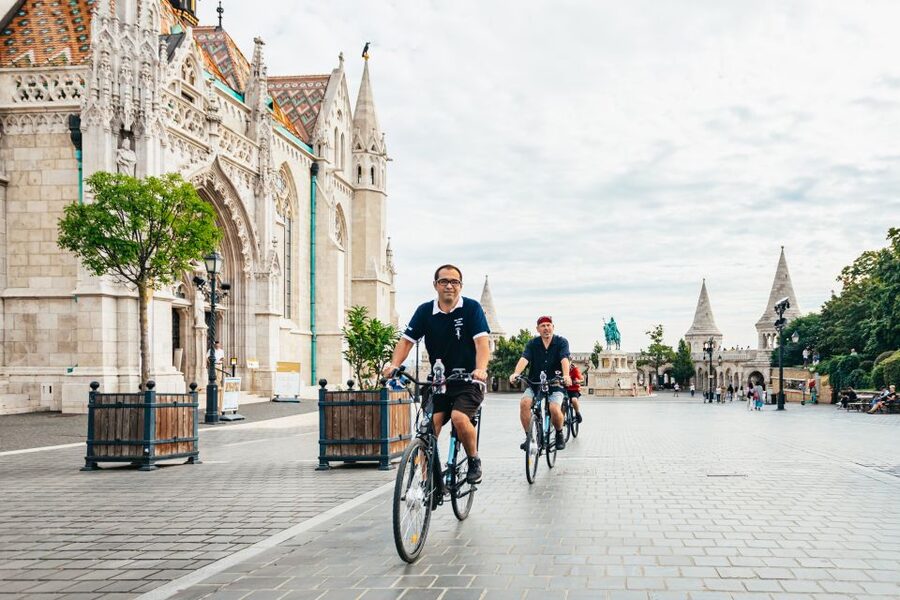 Budapest: Grand Sightseeing Bike Tour - Who should book this ride?