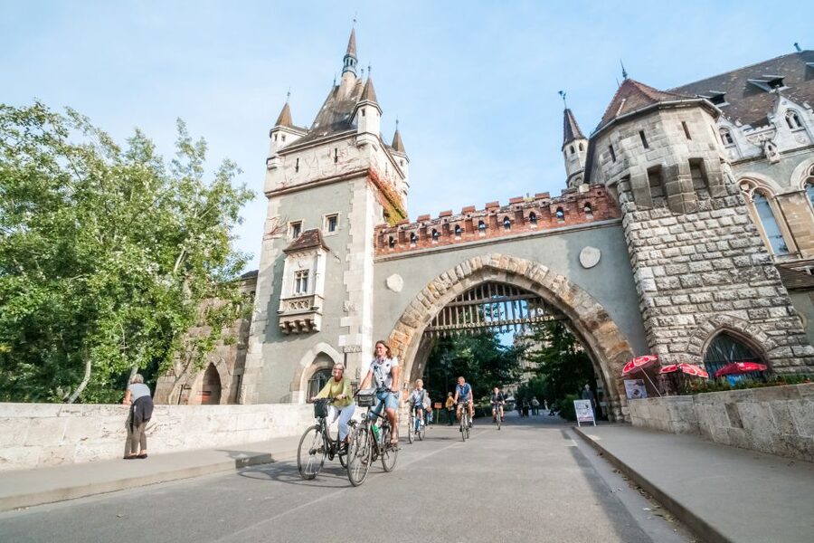 Budapest: Guided City Discovery Bike Tour - What the riding is really like